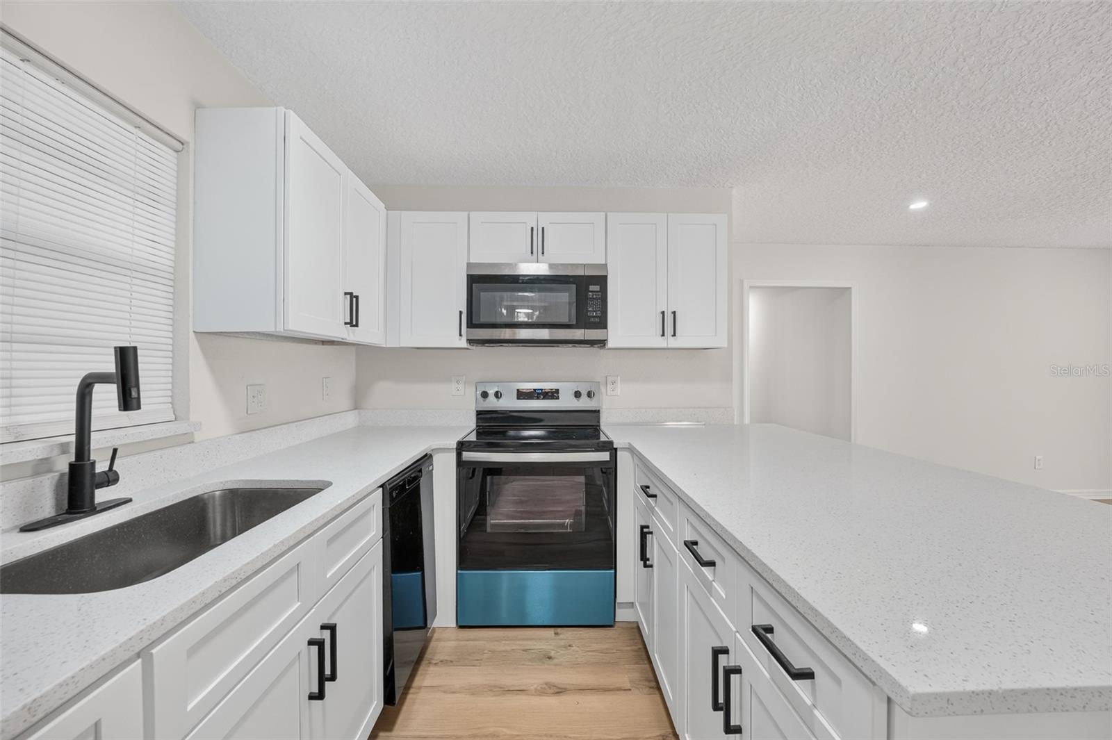 10810 Genevieve St Property Photo 4