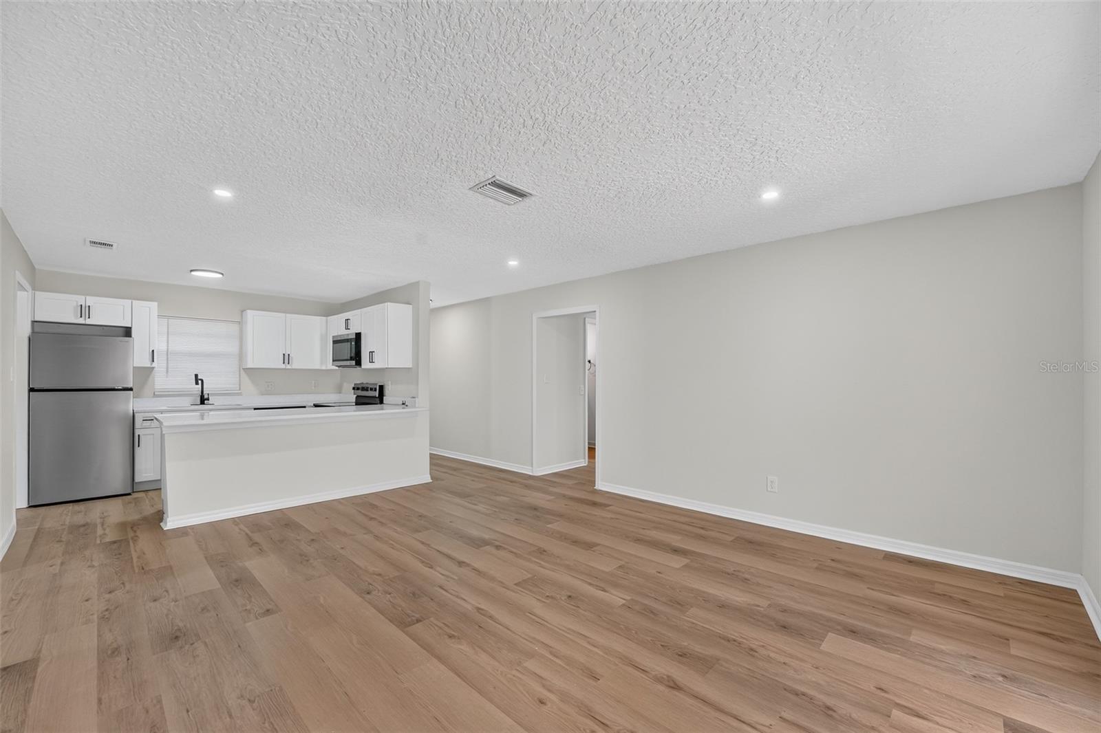 10810 Genevieve St Property Photo 7