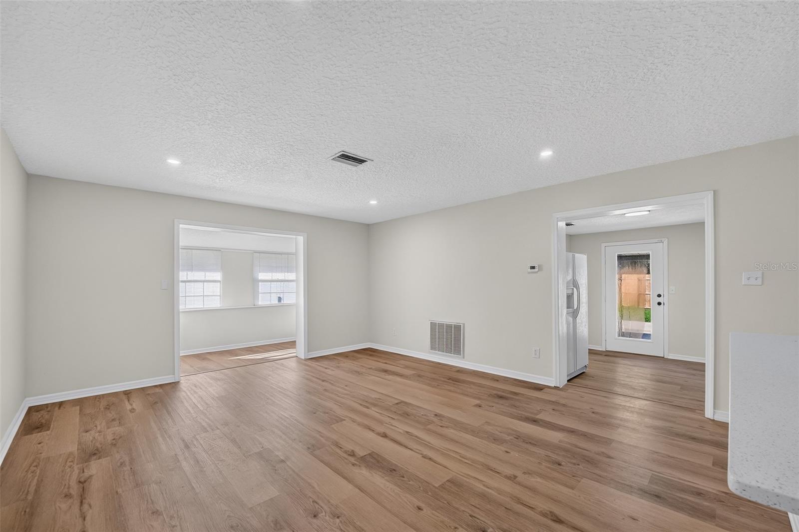 10810 Genevieve St Property Photo 8