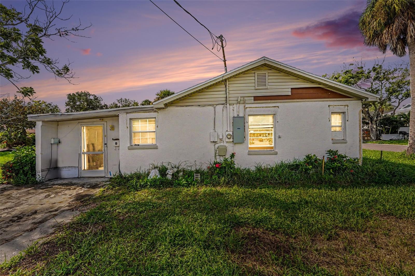1811 2nd St Property Photo 1