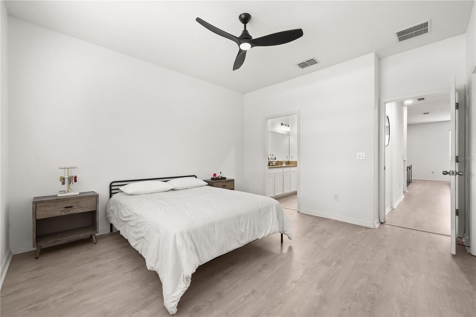 7668 Fairgrove Ave Property Photo 11
