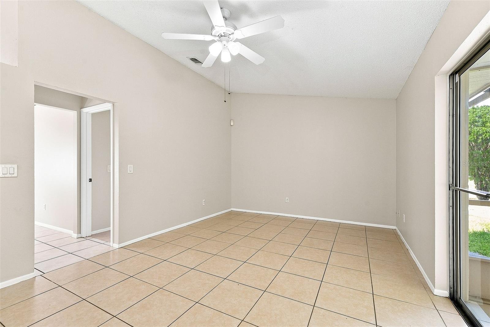 7720 Lakeside Woods Dr Property Photo 2