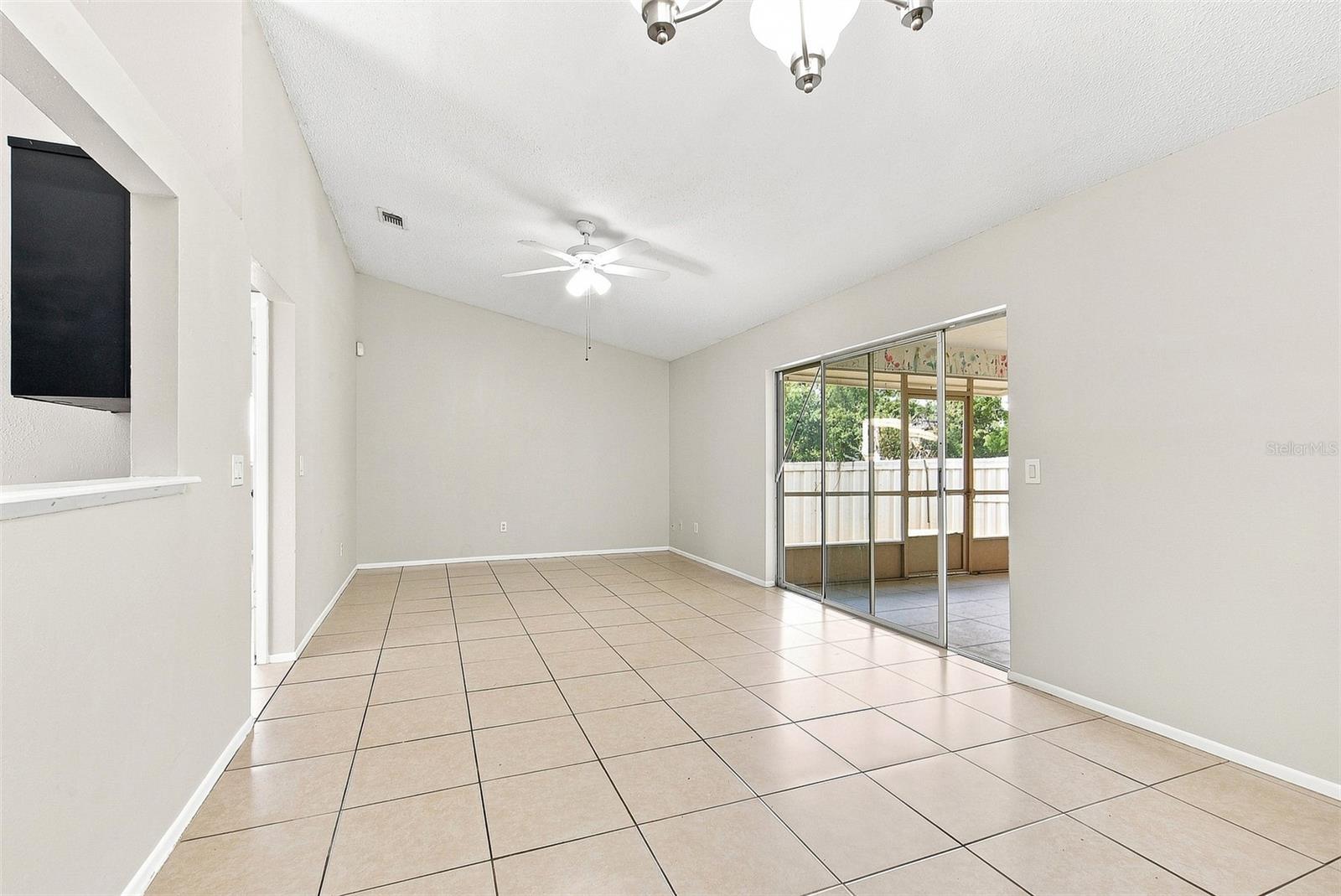 7720 Lakeside Woods Dr Property Photo 3