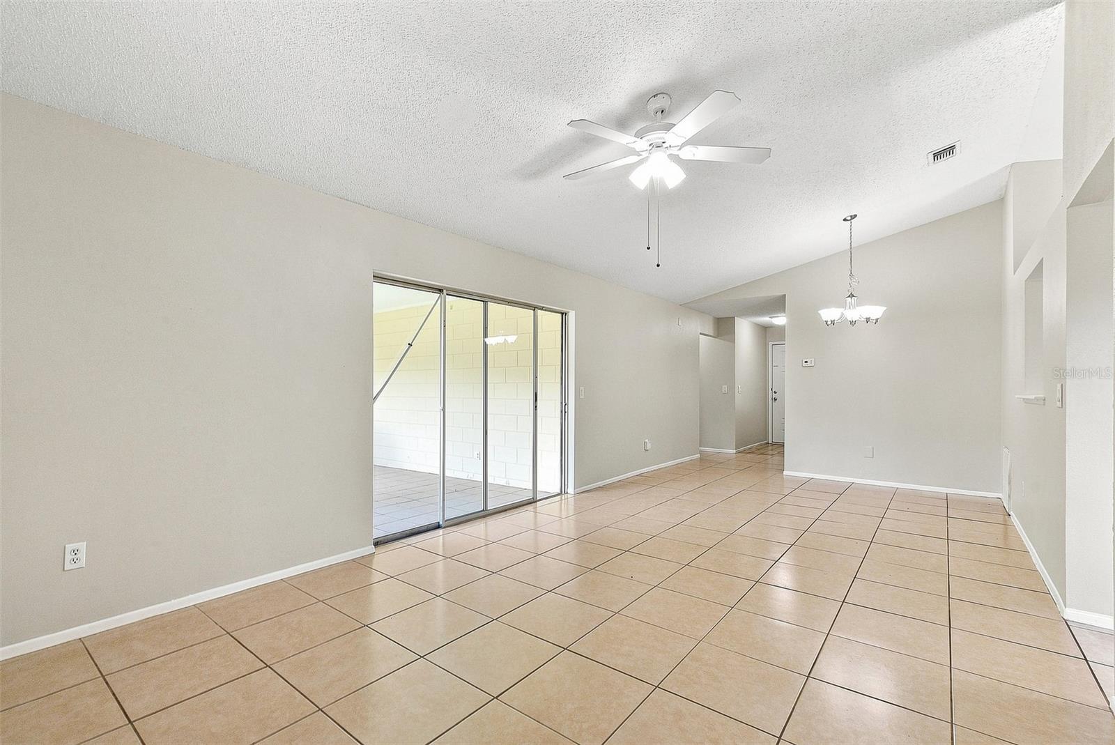 7720 Lakeside Woods Dr Property Photo 4