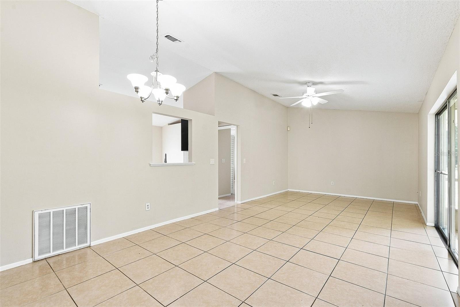 7720 Lakeside Woods Dr Property Photo 6