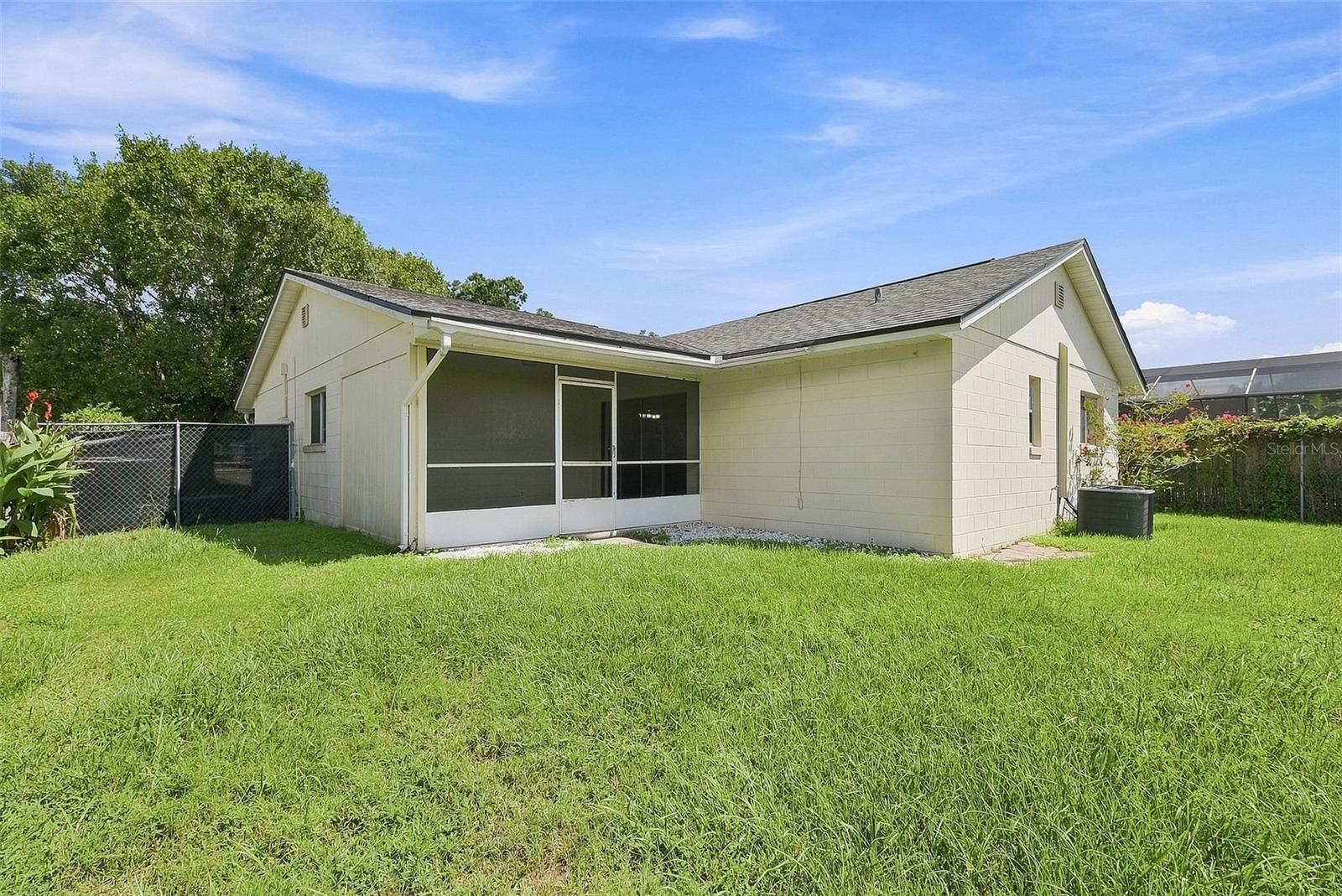 7720 Lakeside Woods Dr Property Photo 18