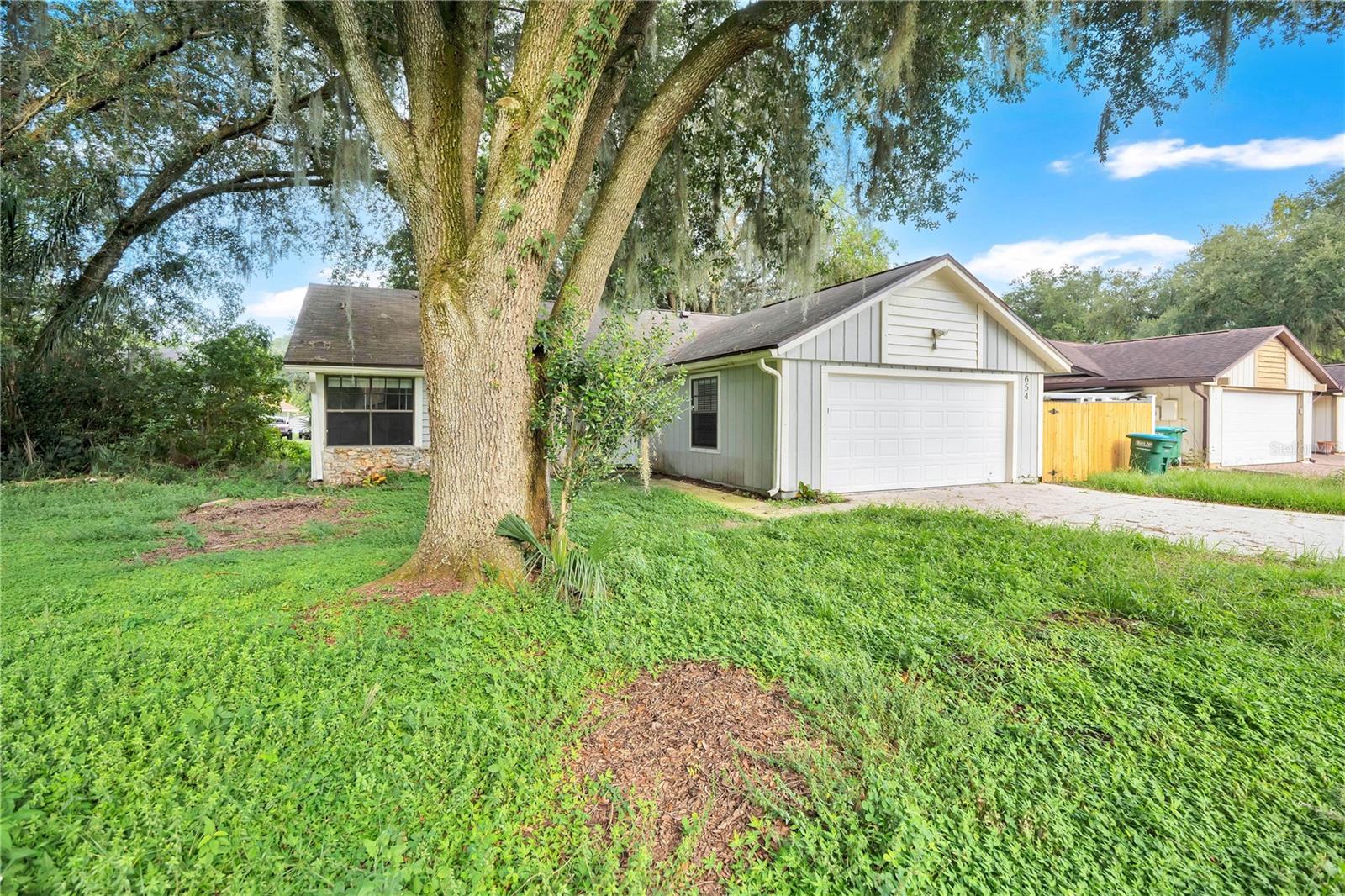654 Cypress Ln Property Photo 2