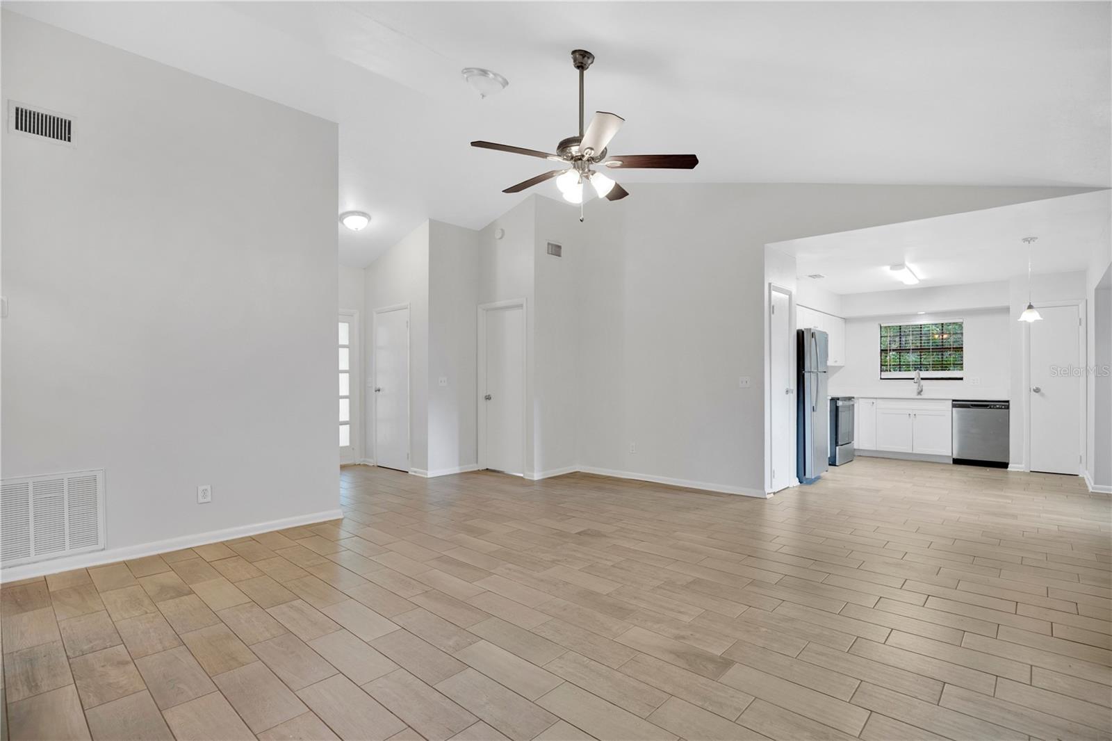 654 Cypress Ln Property Photo 4