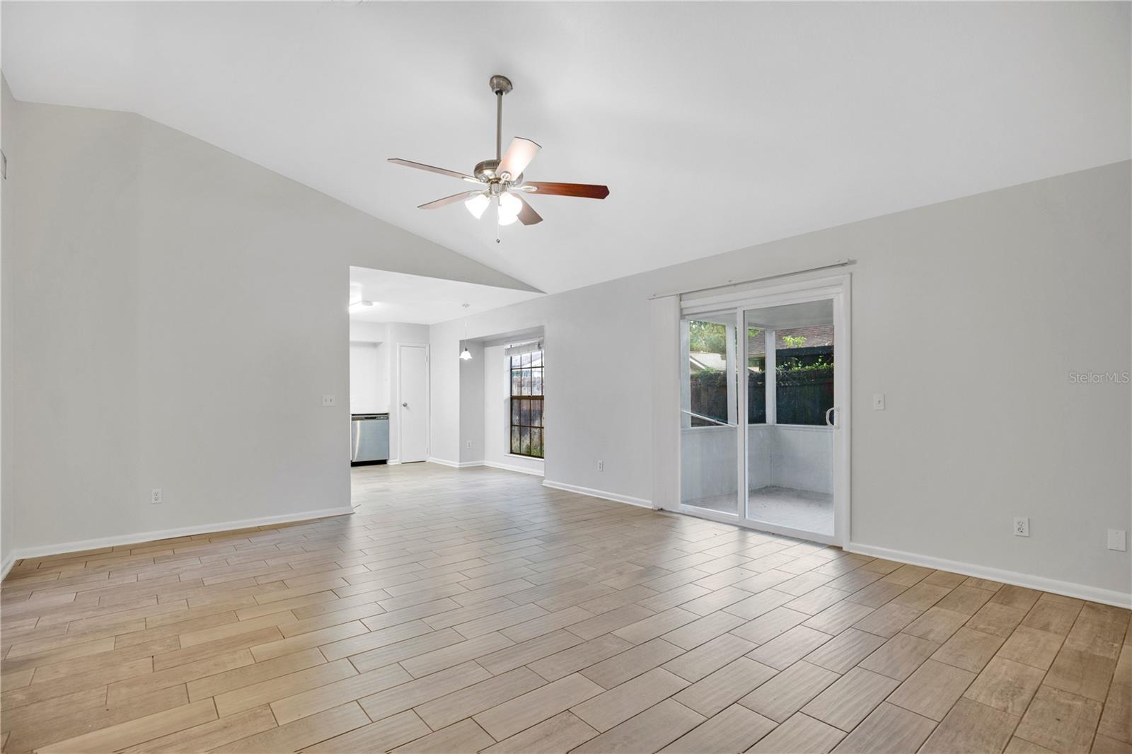 654 Cypress Ln Property Photo 5