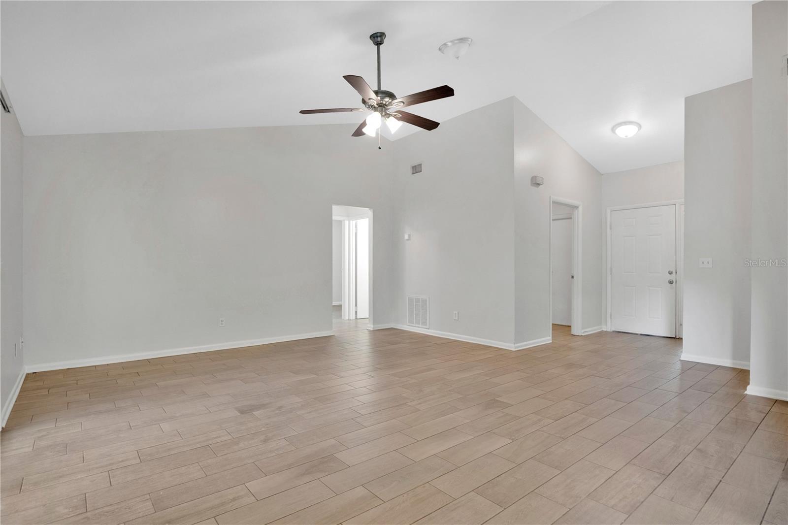 654 Cypress Ln Property Photo 6