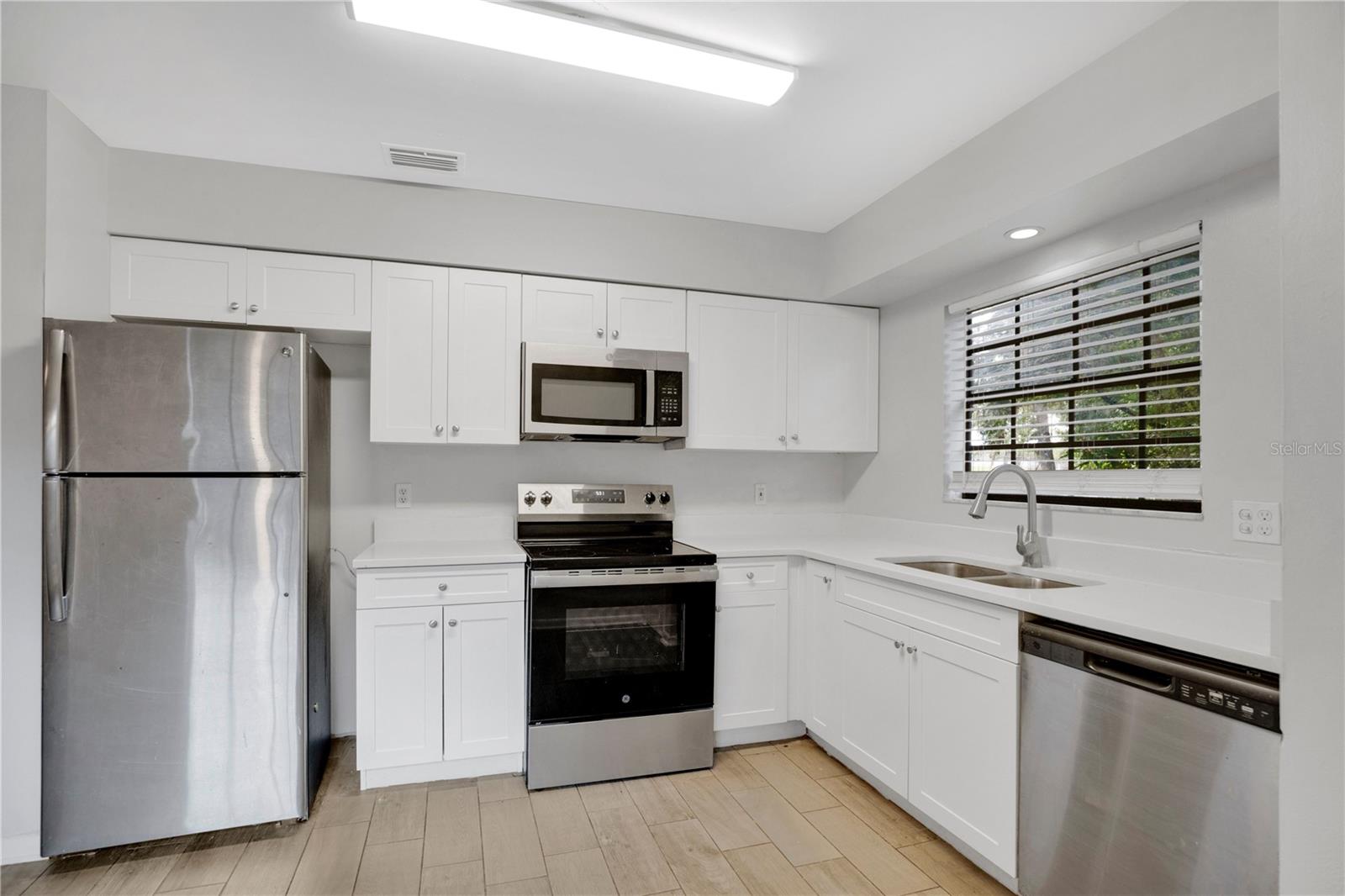 654 Cypress Ln Property Photo 10