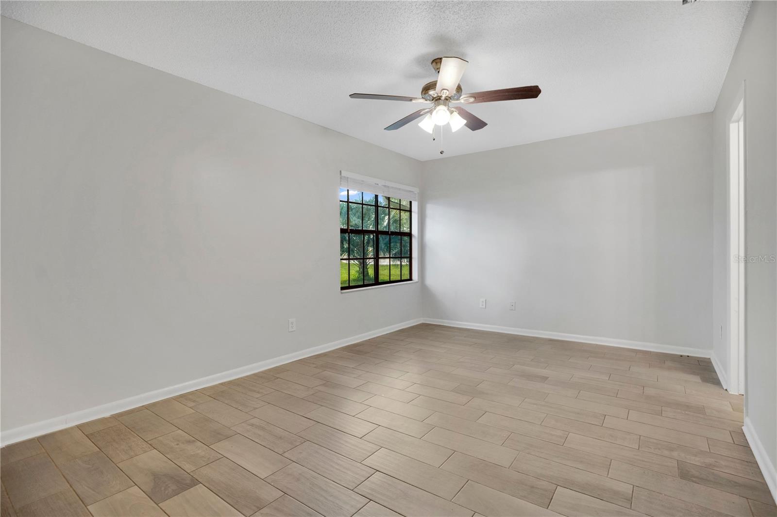 654 Cypress Ln Property Photo 11