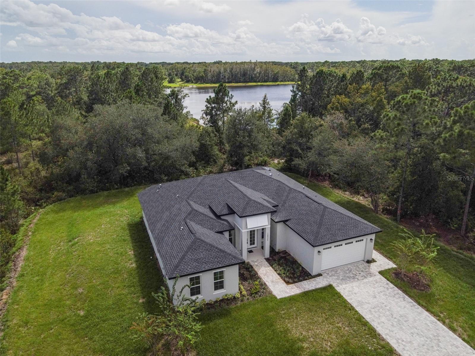 18526 Seaview St Property Photo 4