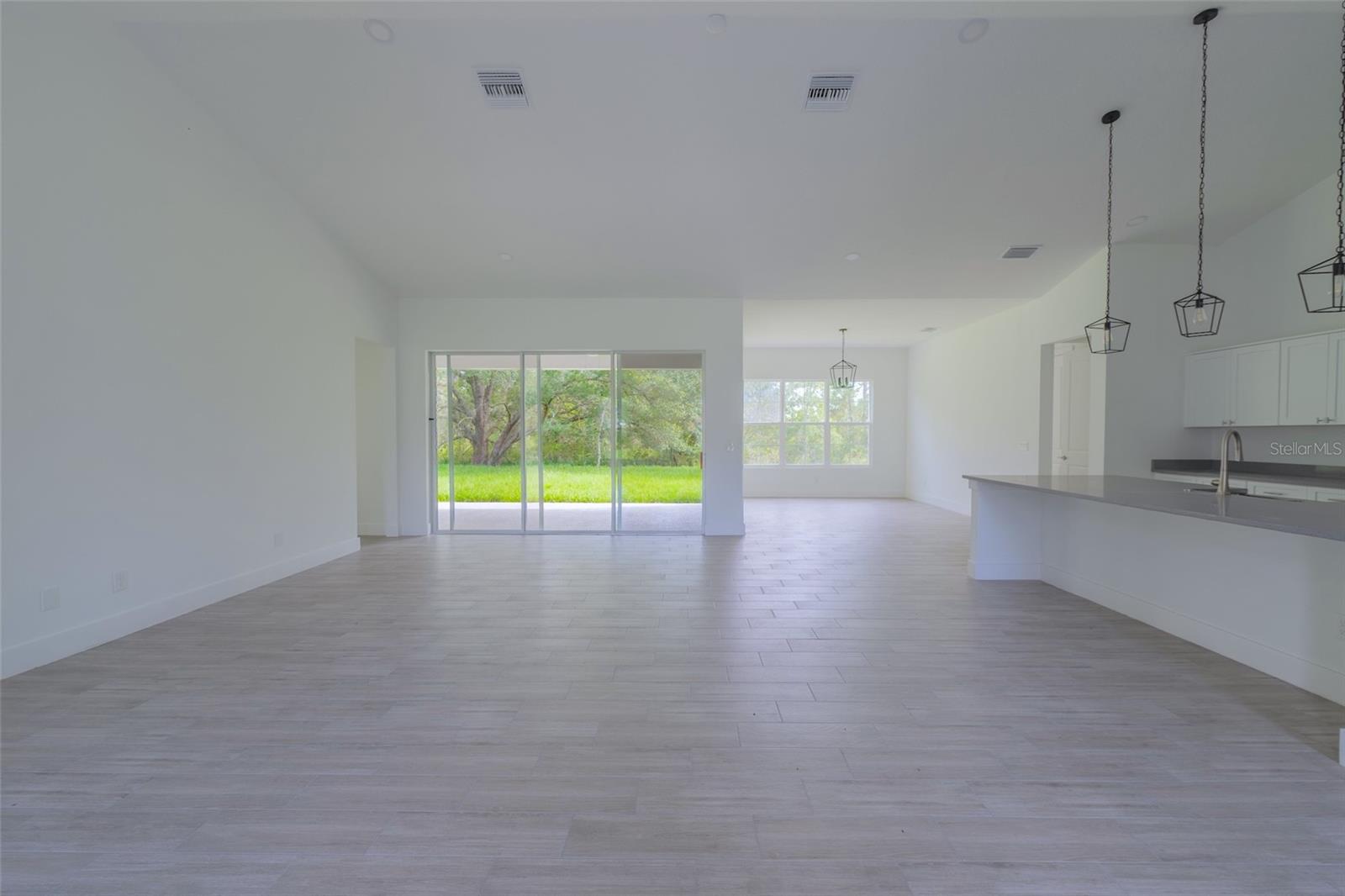 18526 Seaview St Property Photo 7