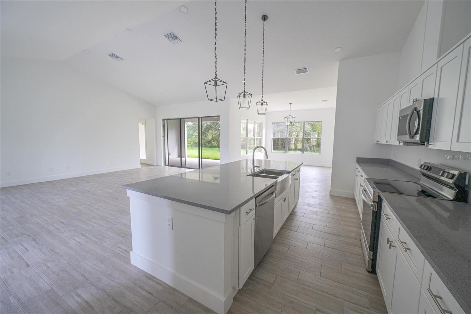 18526 Seaview St Property Photo 12