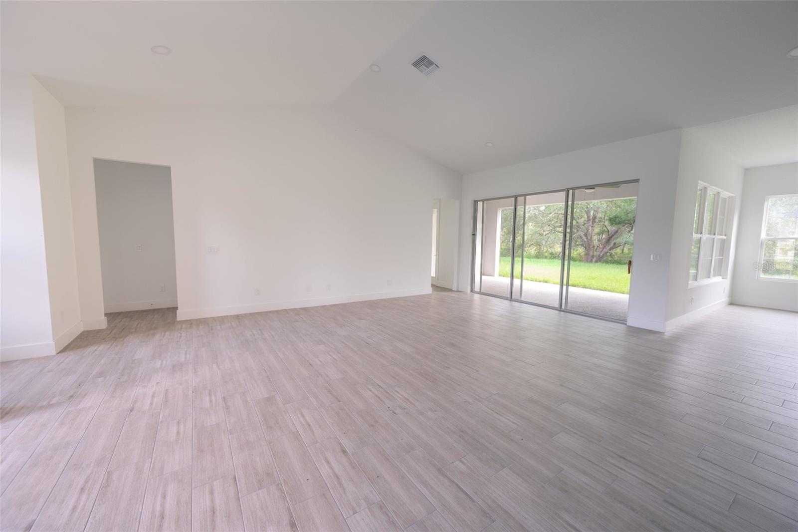 18526 Seaview St Property Photo 16