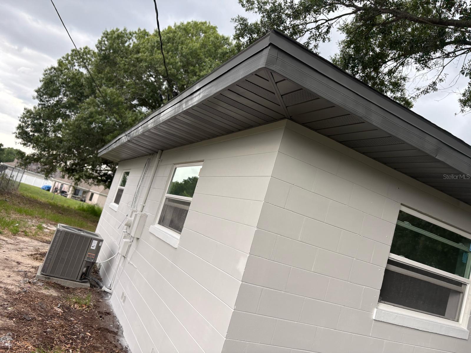 O6441874 Property Photo 2