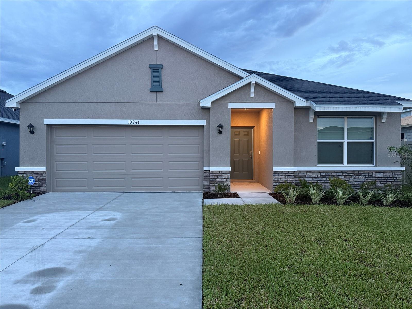 10944 Rabbit Grove Trl Property Photo 1