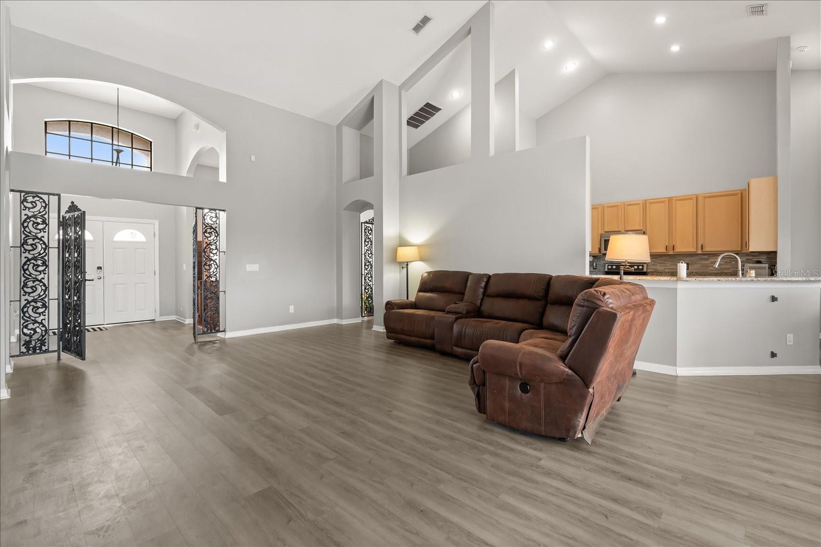 6839 Hidden Glade Pl Property Photo 4