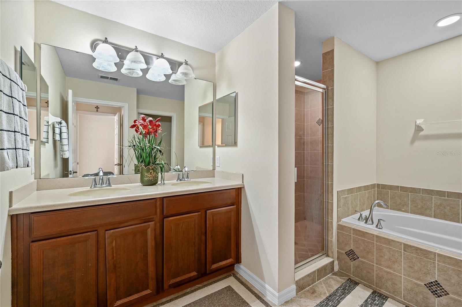 104 Canterbury Bell Dr Property Photo 22