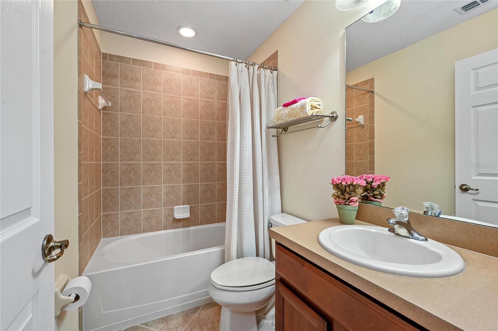 104 Canterbury Bell Dr Property Photo 28