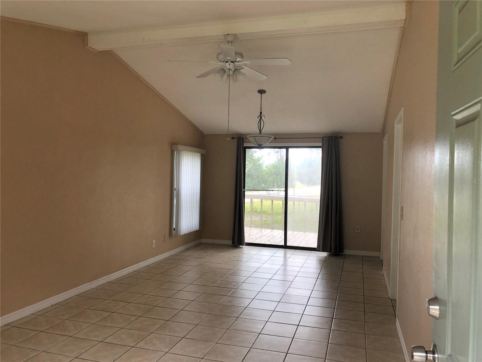 217 Acorn Dr Property Photo 4