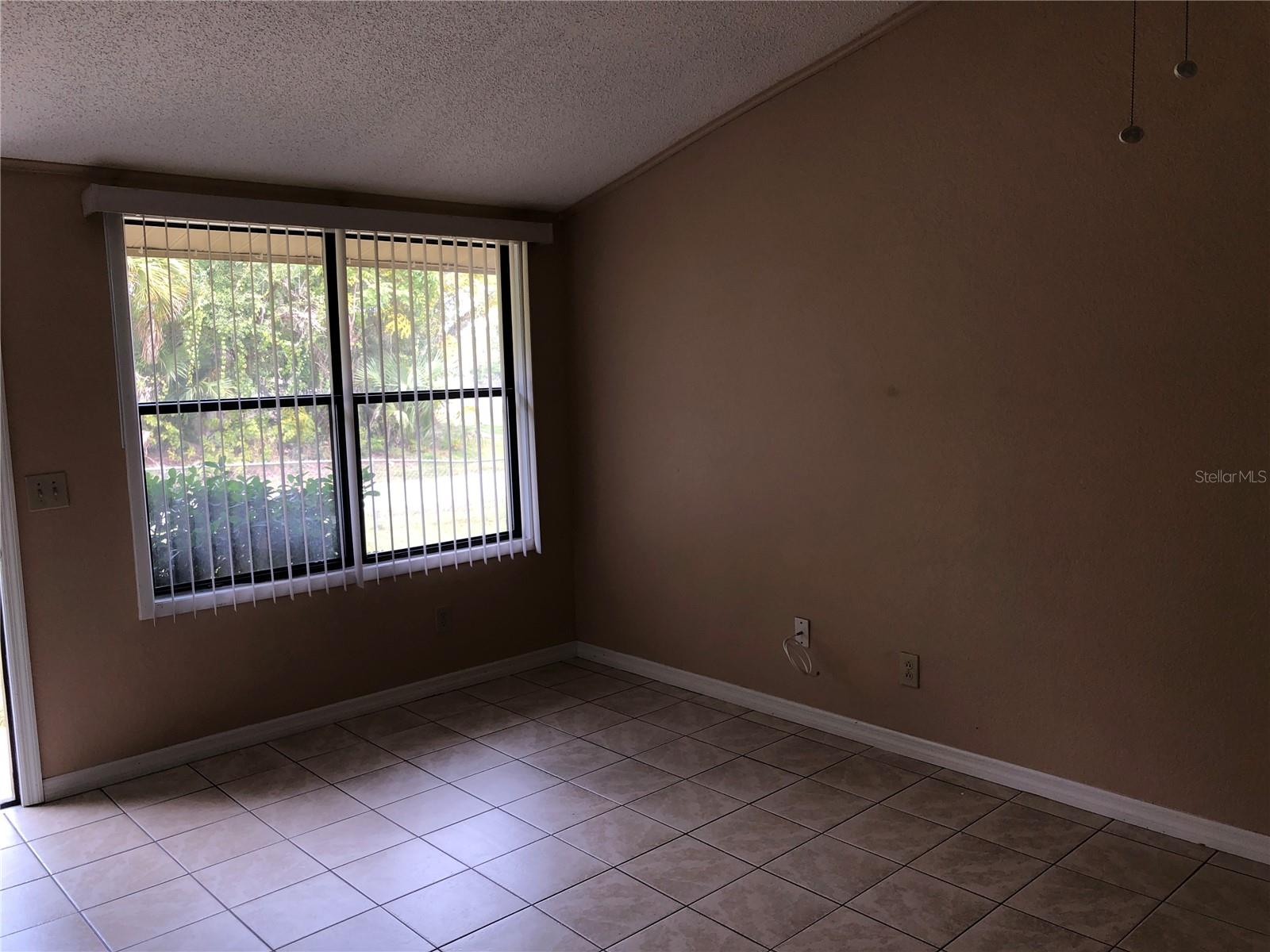 217 Acorn Dr Property Photo 5
