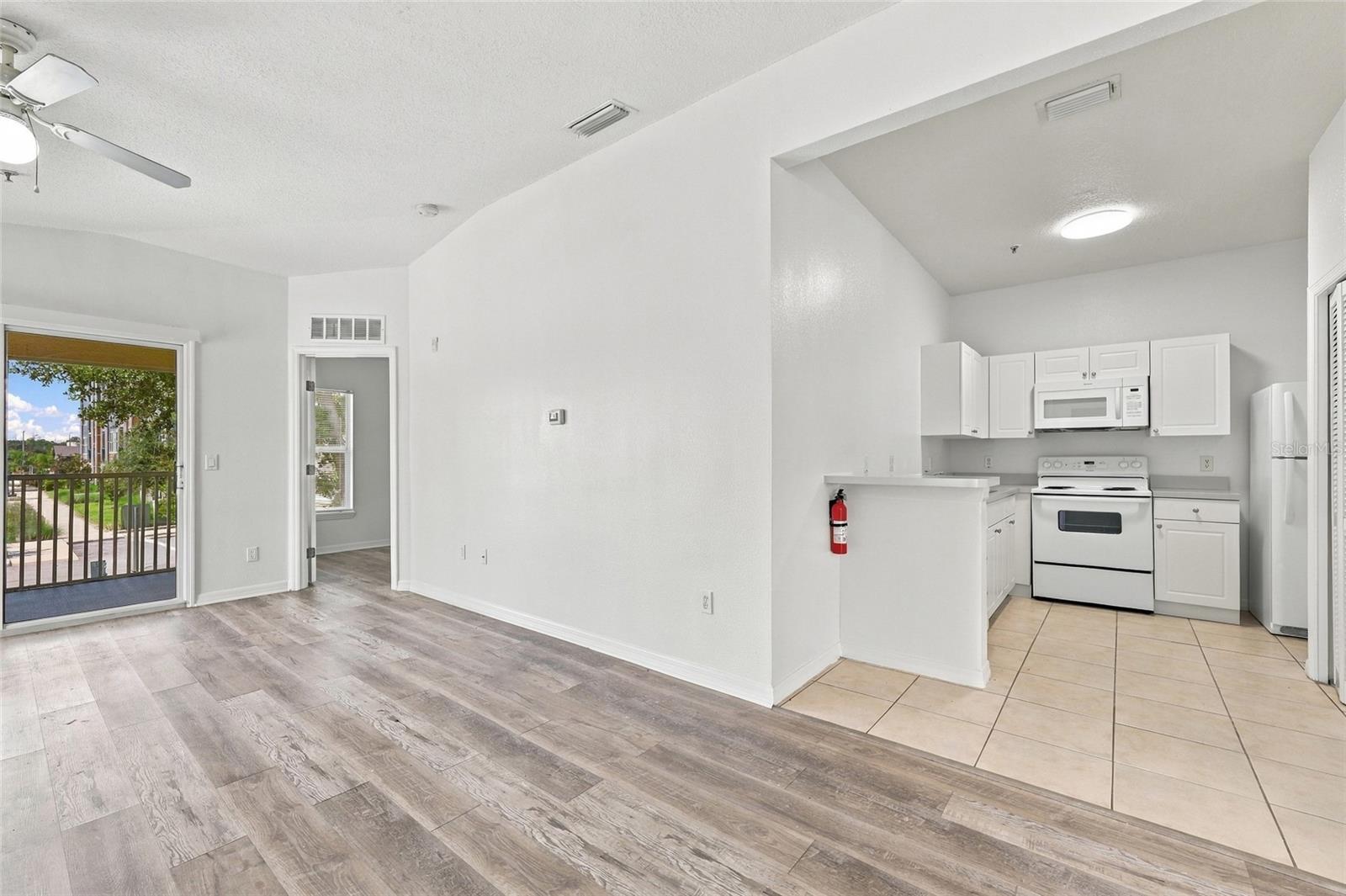 2718 Club Cortile Cir #b Property Photo 16