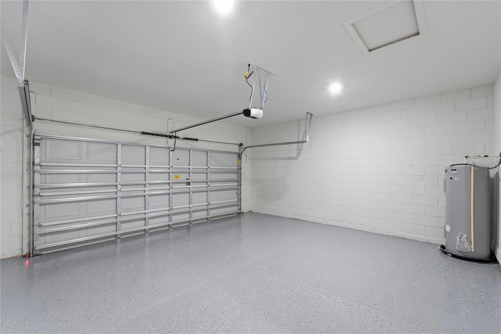 O6441939 Property Photo 6