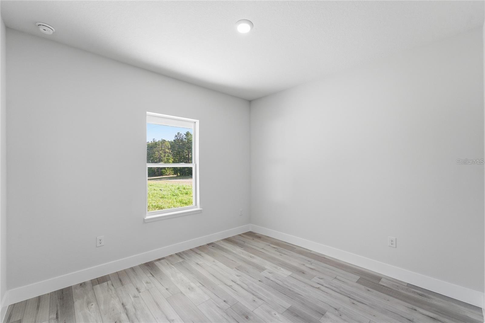 O6441939 Property Photo 13
