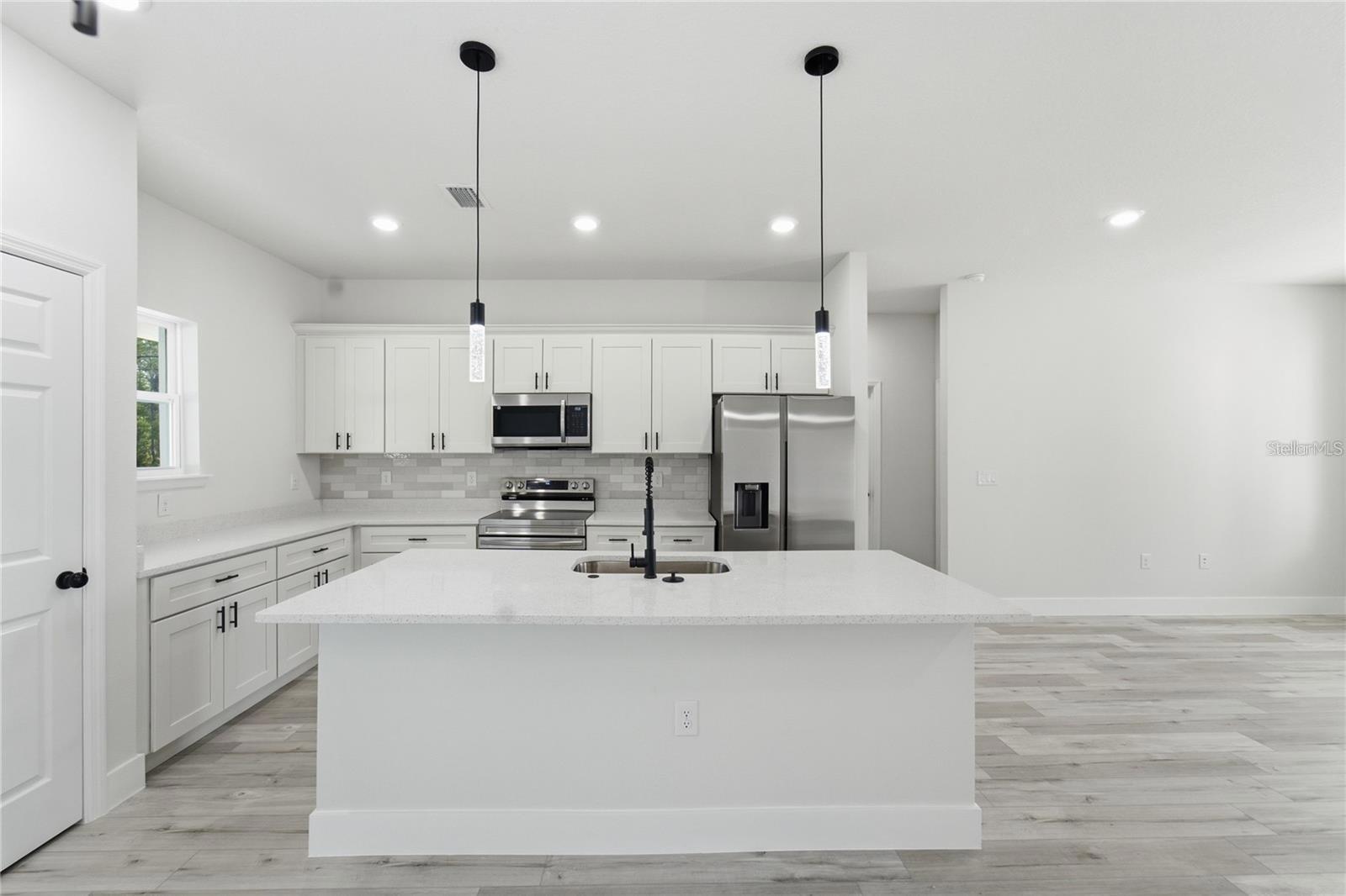 O6441939 Property Photo 14