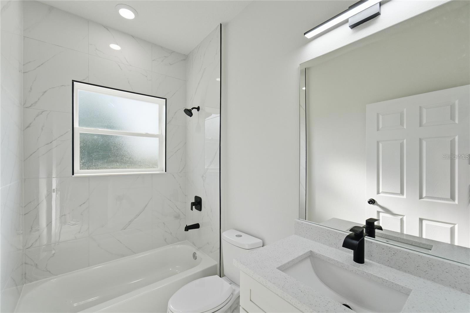 O6441939 Property Photo 25