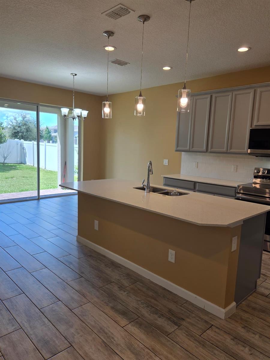 1116 Hendon Loop Property Photo 9