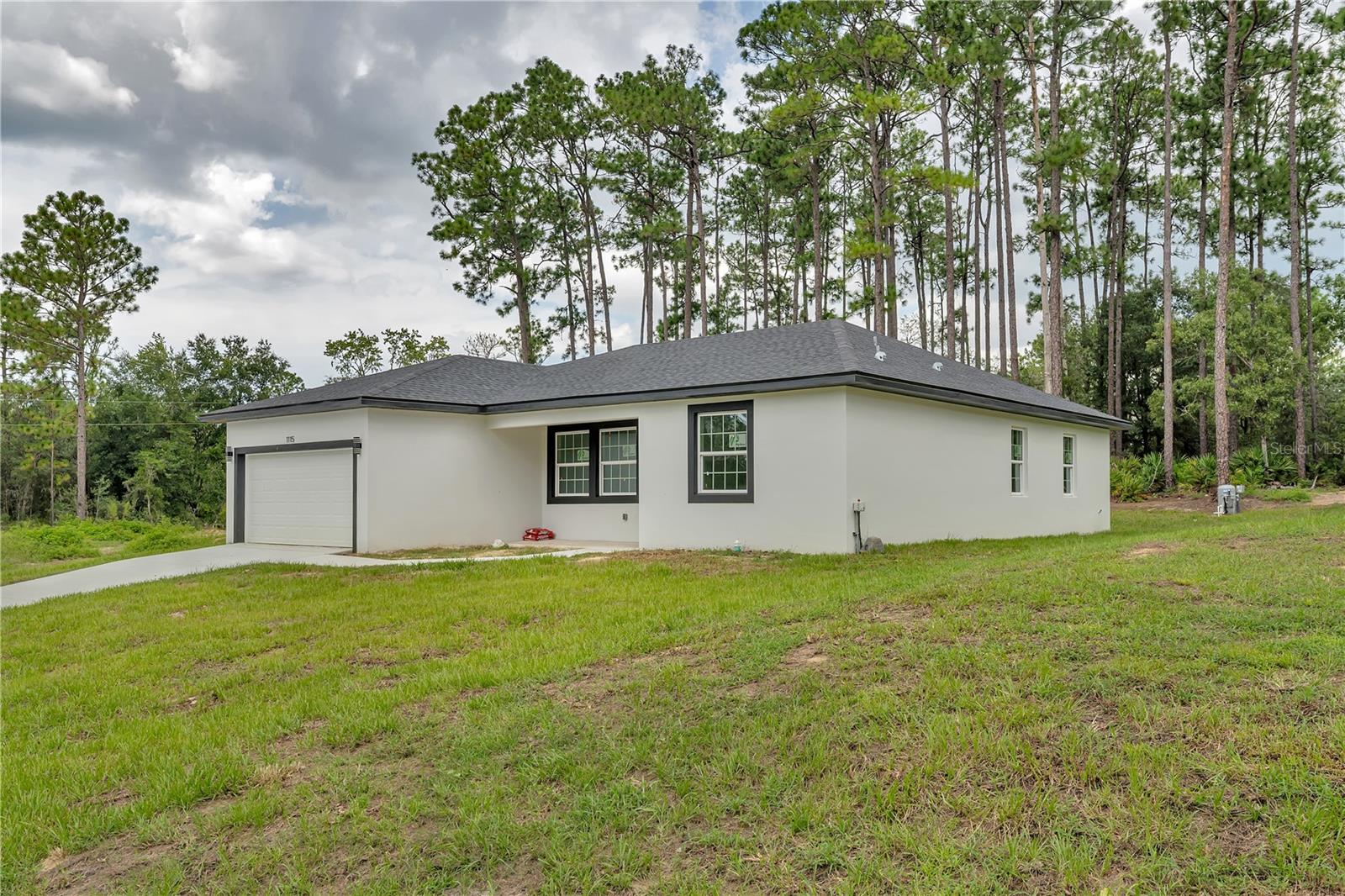 1115 W Cary Dr Property Photo 2