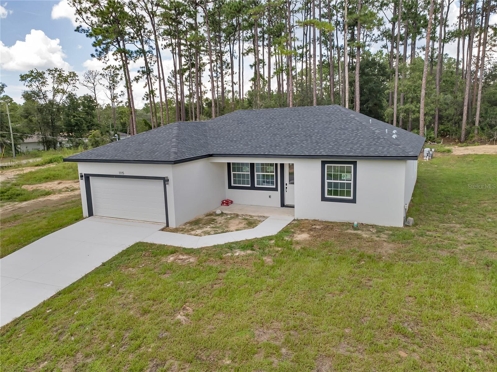 1115 W Cary Dr Property Photo 3
