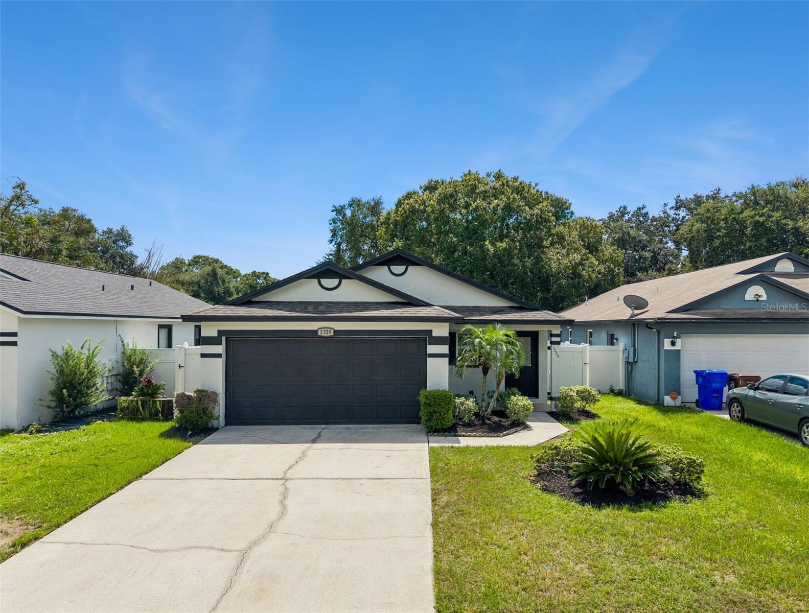 1320 Oak Grove Ct Property Photo 1