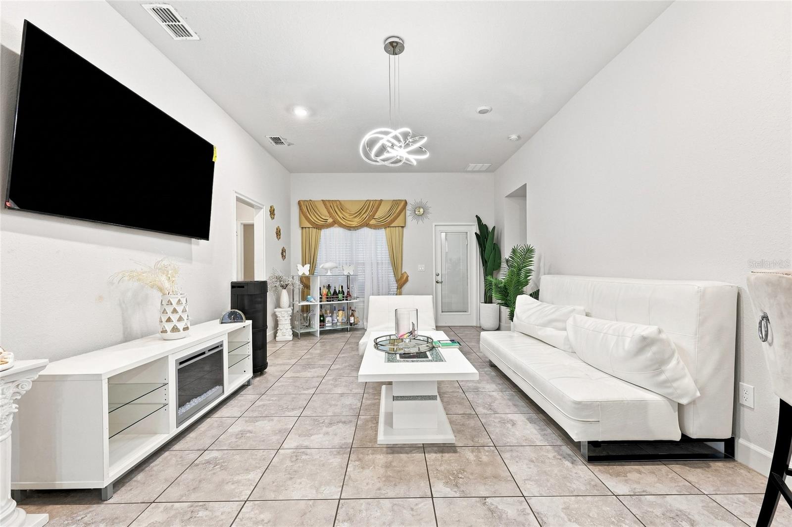 2302 Friendly Confines Loop Property Photo 6