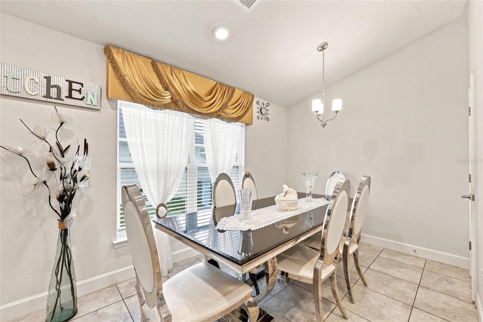 2302 Friendly Confines Loop Property Photo 10