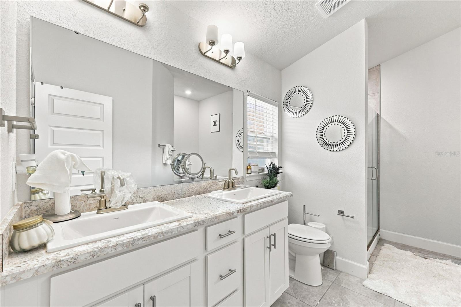 2302 Friendly Confines Loop Property Photo 12