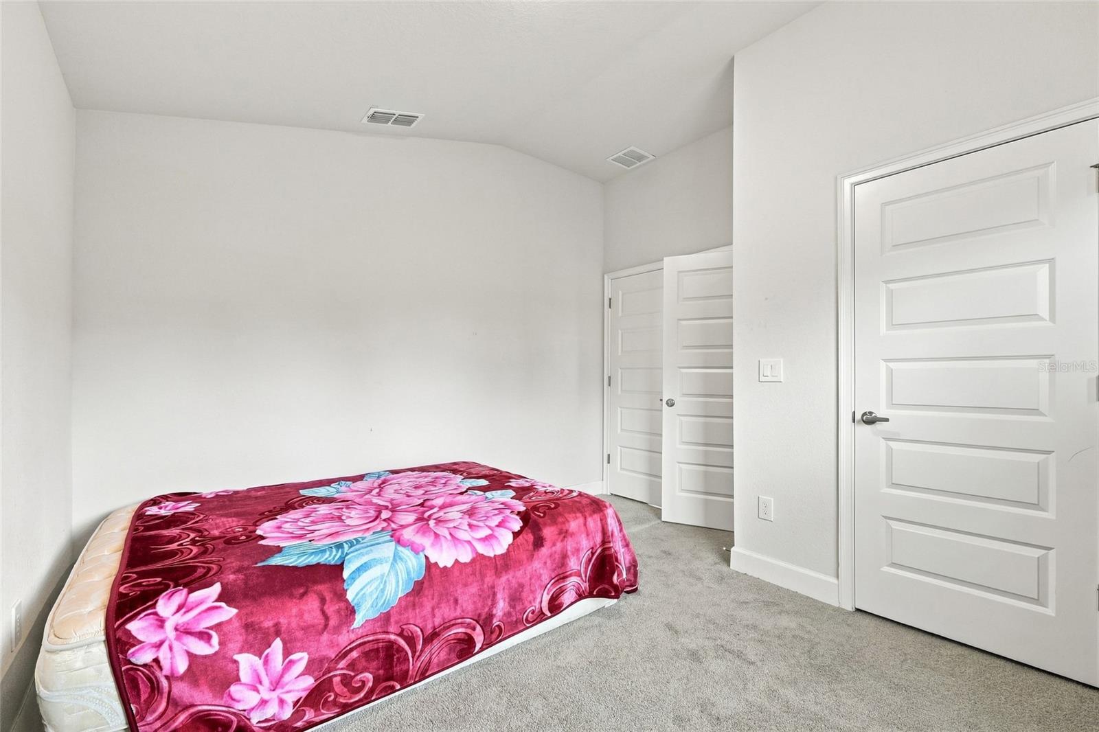 2302 Friendly Confines Loop Property Photo 16
