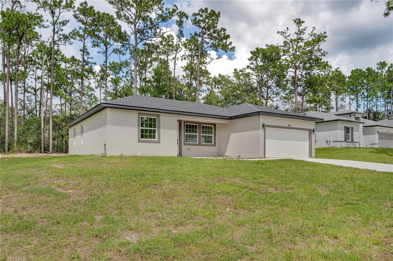 1097 W Cary Dr Property Photo 1