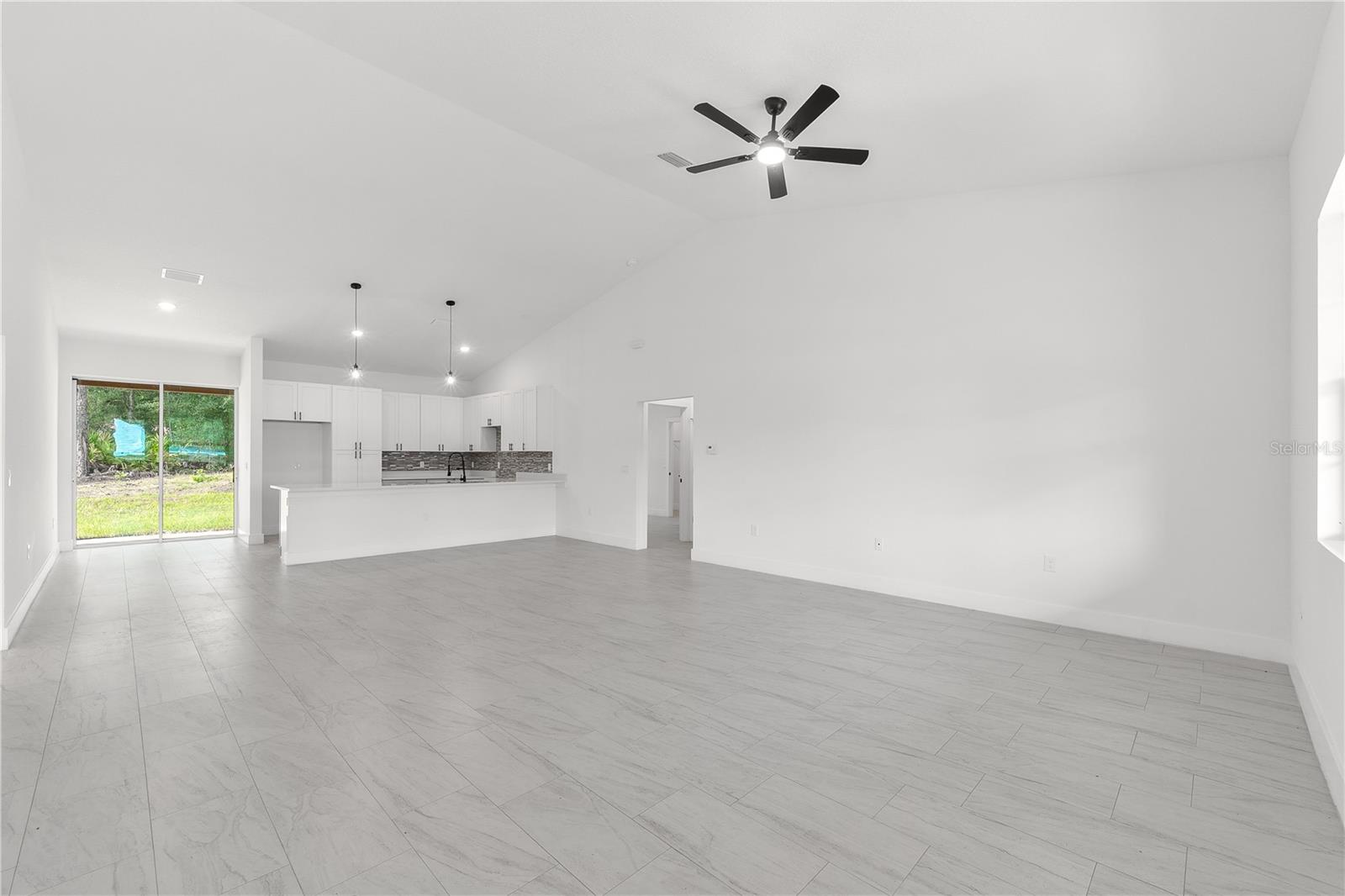 1097 W Cary Dr Property Photo 6