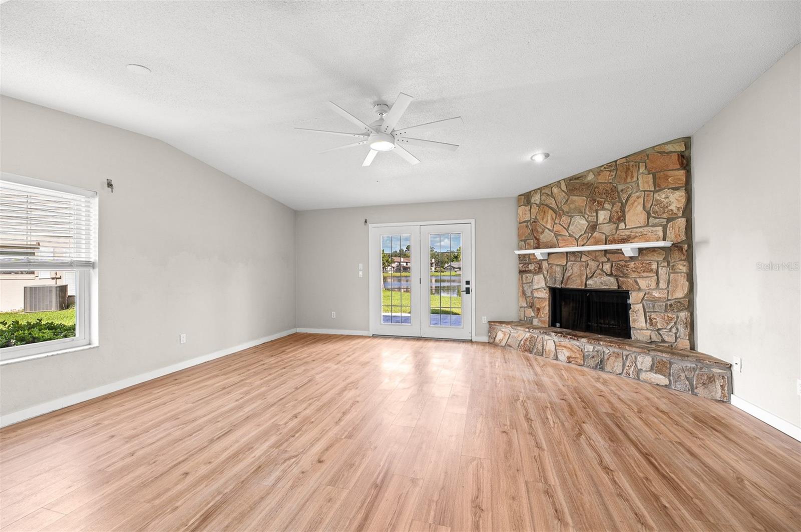 107 Deer Lake Cir Property Photo 7