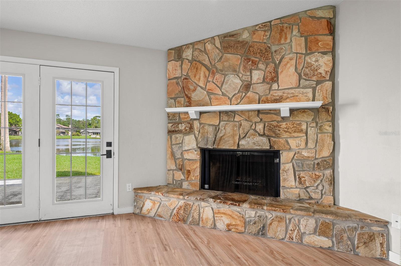 107 Deer Lake Cir Property Photo 8