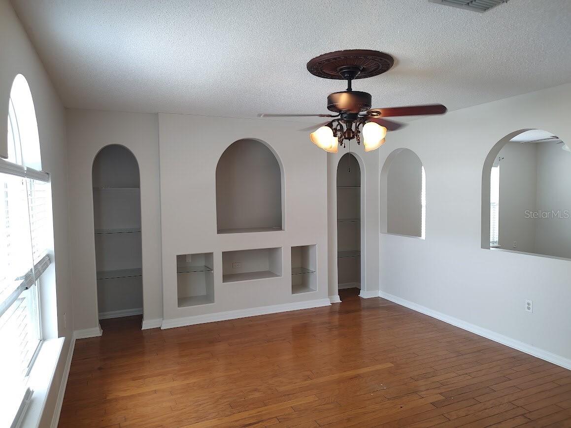680 Basingstoke Ct Property Photo 3
