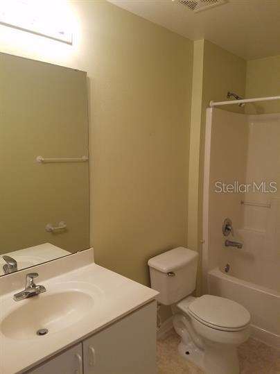 680 Basingstoke Ct Property Photo 8