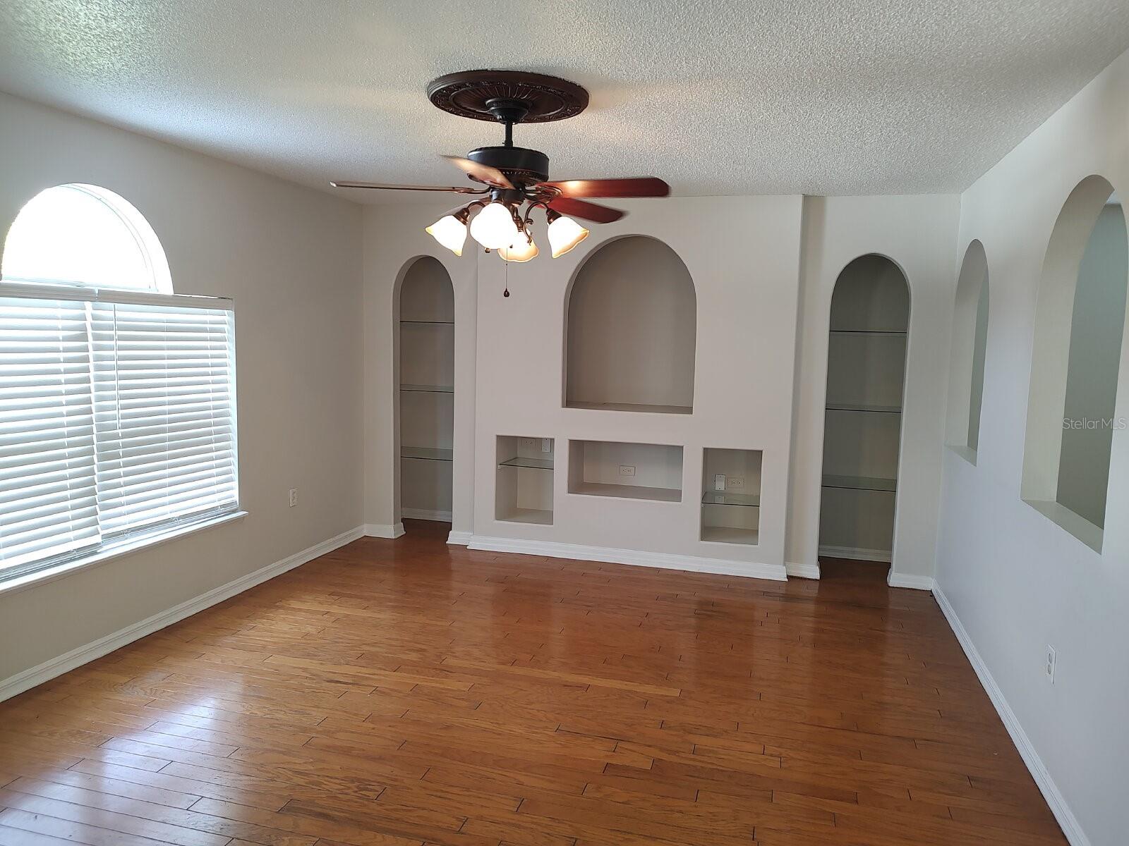 680 Basingstoke Ct Property Photo 18