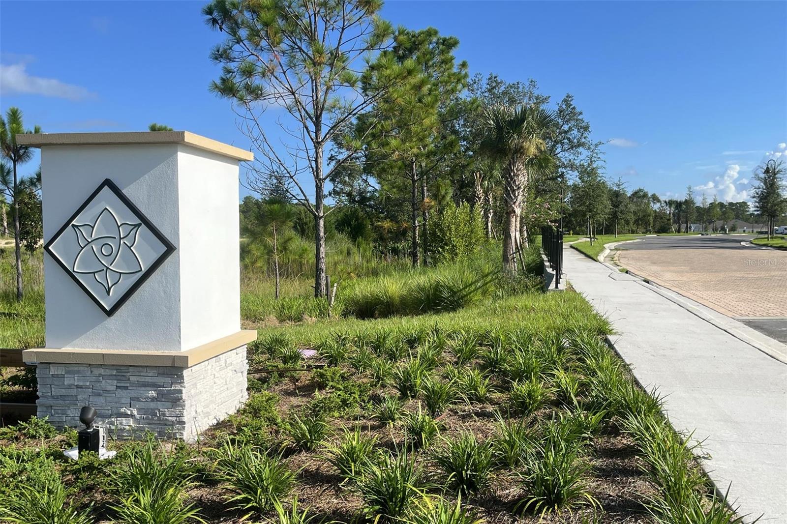 692 Birdswill Ln Property Photo 14