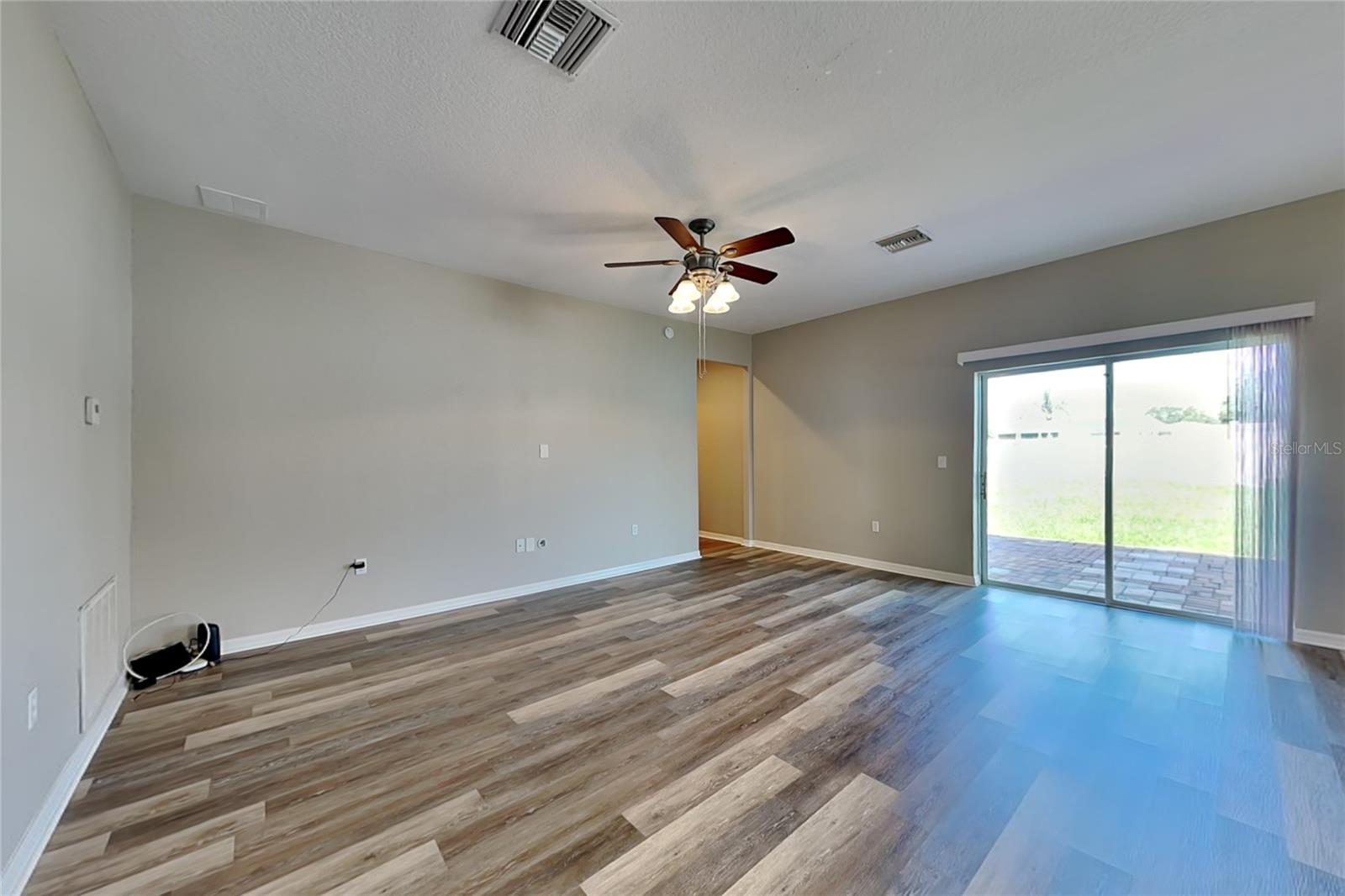 O6442084 Property Photo 3