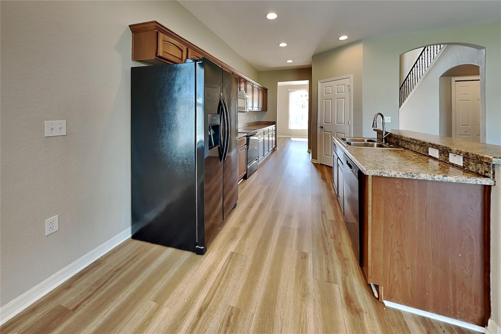 O6442084 Property Photo 4